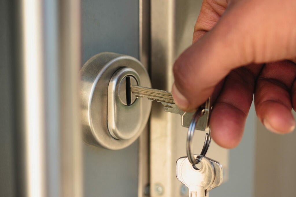 Aufsperrdienst Pforzheim – Zuverlässiger 24/7 Aufsperrdienst für Türöffnungen, Schlüsselanfertigungen und Notfallhilfe in Pforzheim